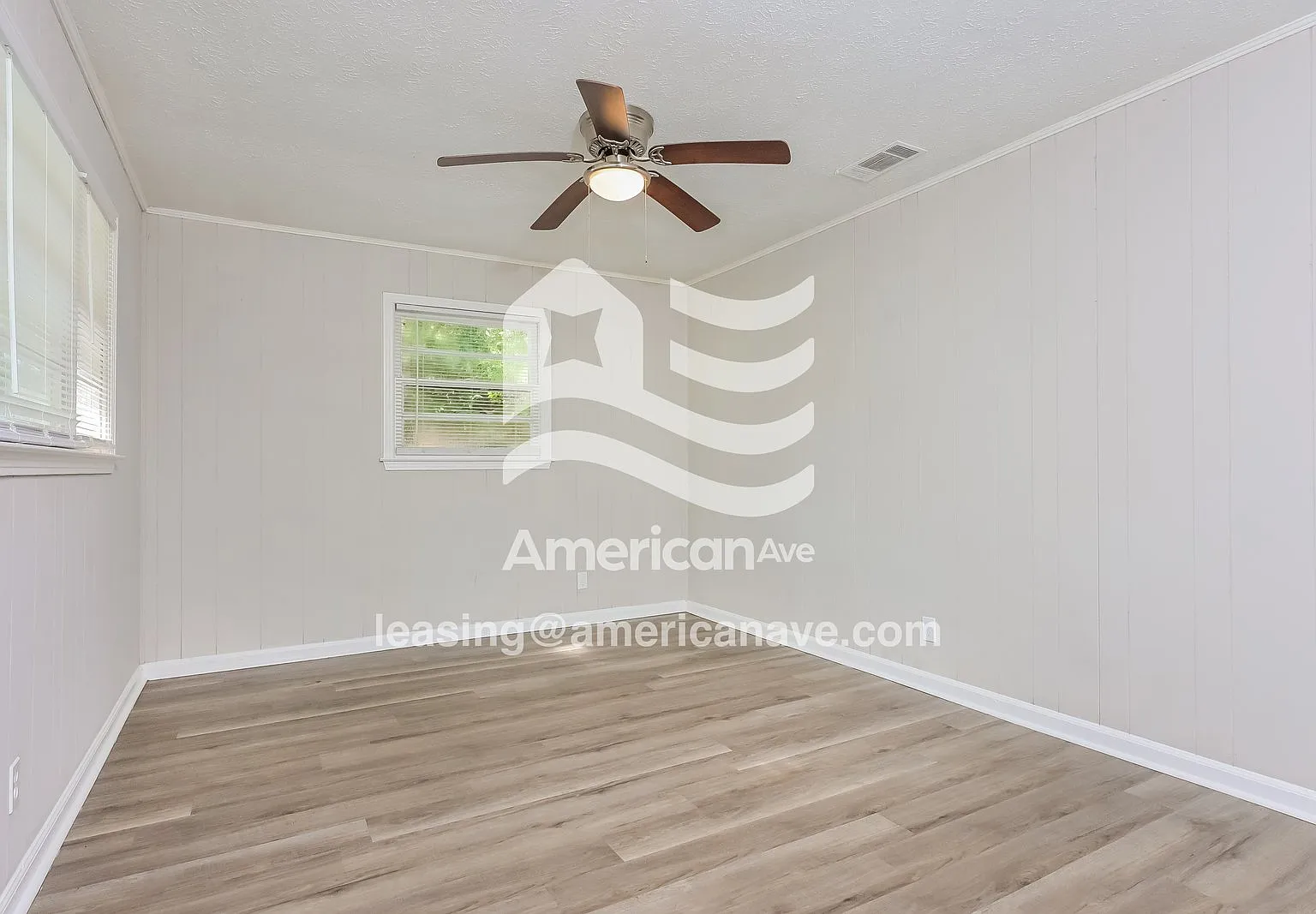 3 bed, 1.0 bath, 1081 sqft, $922 — Photo 3