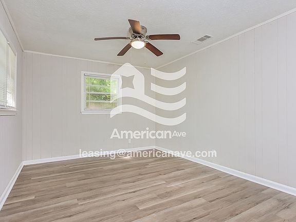 1300829_003_living_room_3.jpg