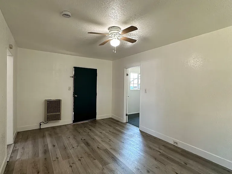 728 1/2 S Leonard Ave #3 — Photo 1