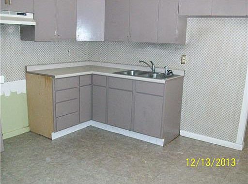 2nd image of 2040 Center Blvd