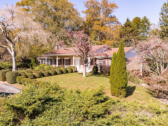3rd image of 41 Bel Air Dr