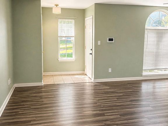5th image of 326 Douglas Ct