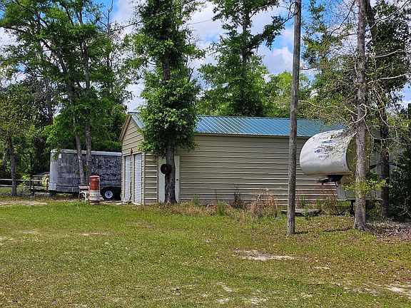 3rd image of 2210 NE Persimmon Dr