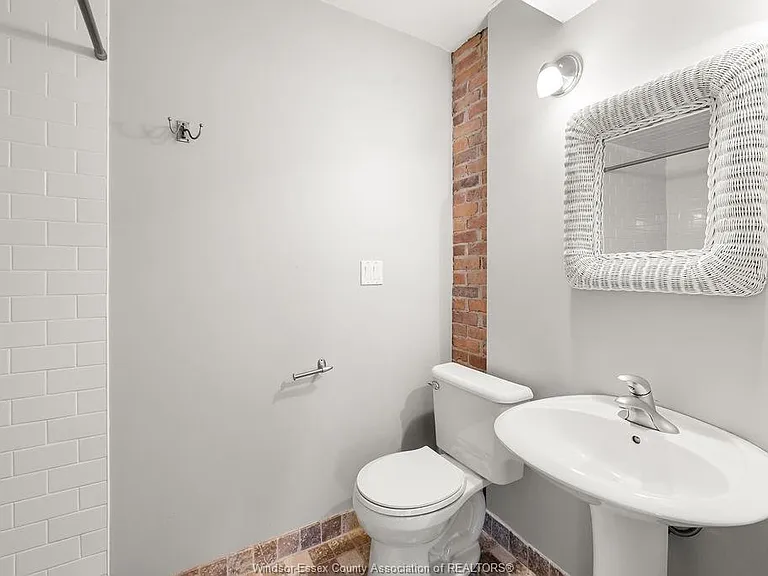 803 Monmouth Rd — Photo 20