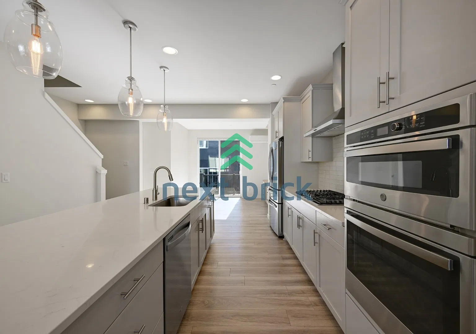 "Spacious 3-Bed, 3.5-Bath Townhouse Retreat in Bothell 1824 Sq Ft of Modern Comfort!" — Photo 3