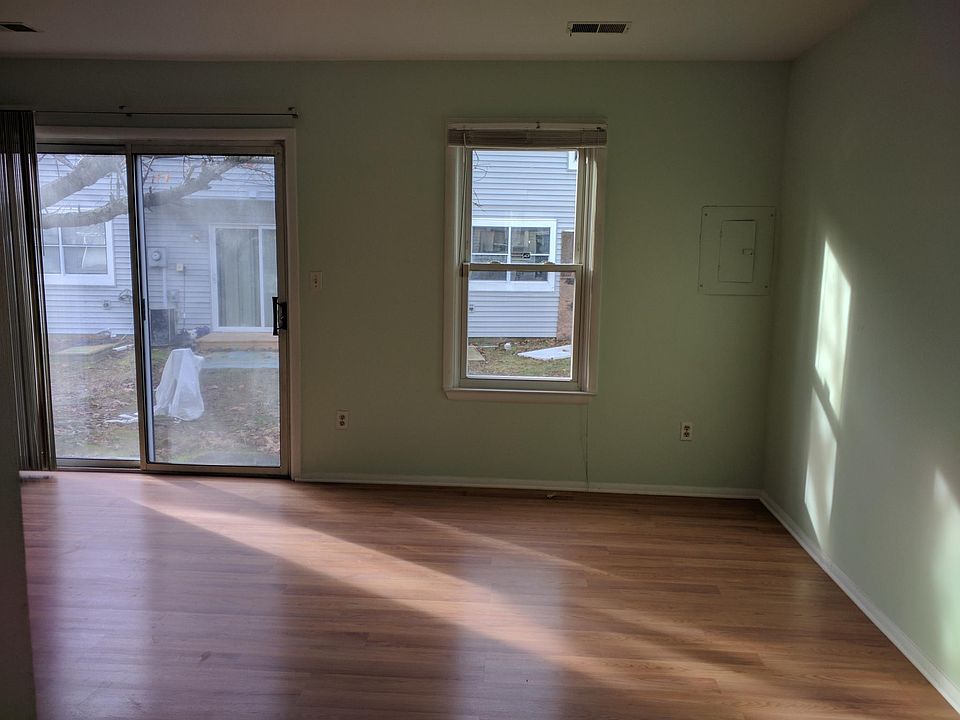 1st image of 112 Woodlake Manor Dr