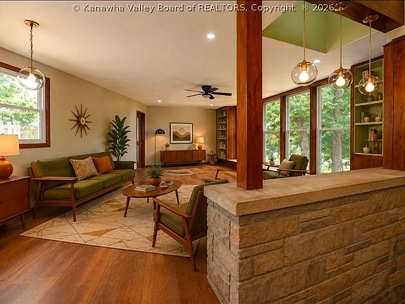 5th image of 918 Churchill Cir