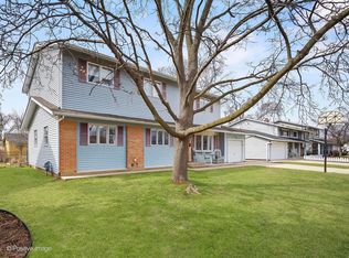 346 Dorchester Ln, Elk Grove Village, IL 60007