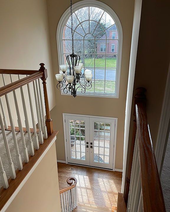 2nd image of 910 Briarwood Crst