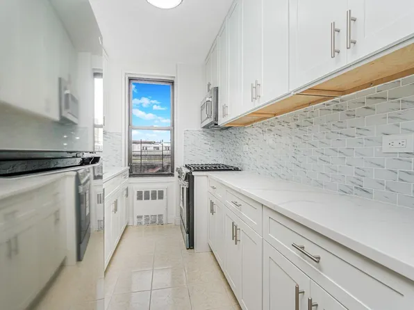 3101 Ocean Parkway image 7 of 28