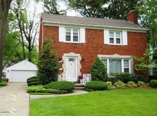 1835 Littlestone Rd, Grosse Pointe Woods, MI 48236