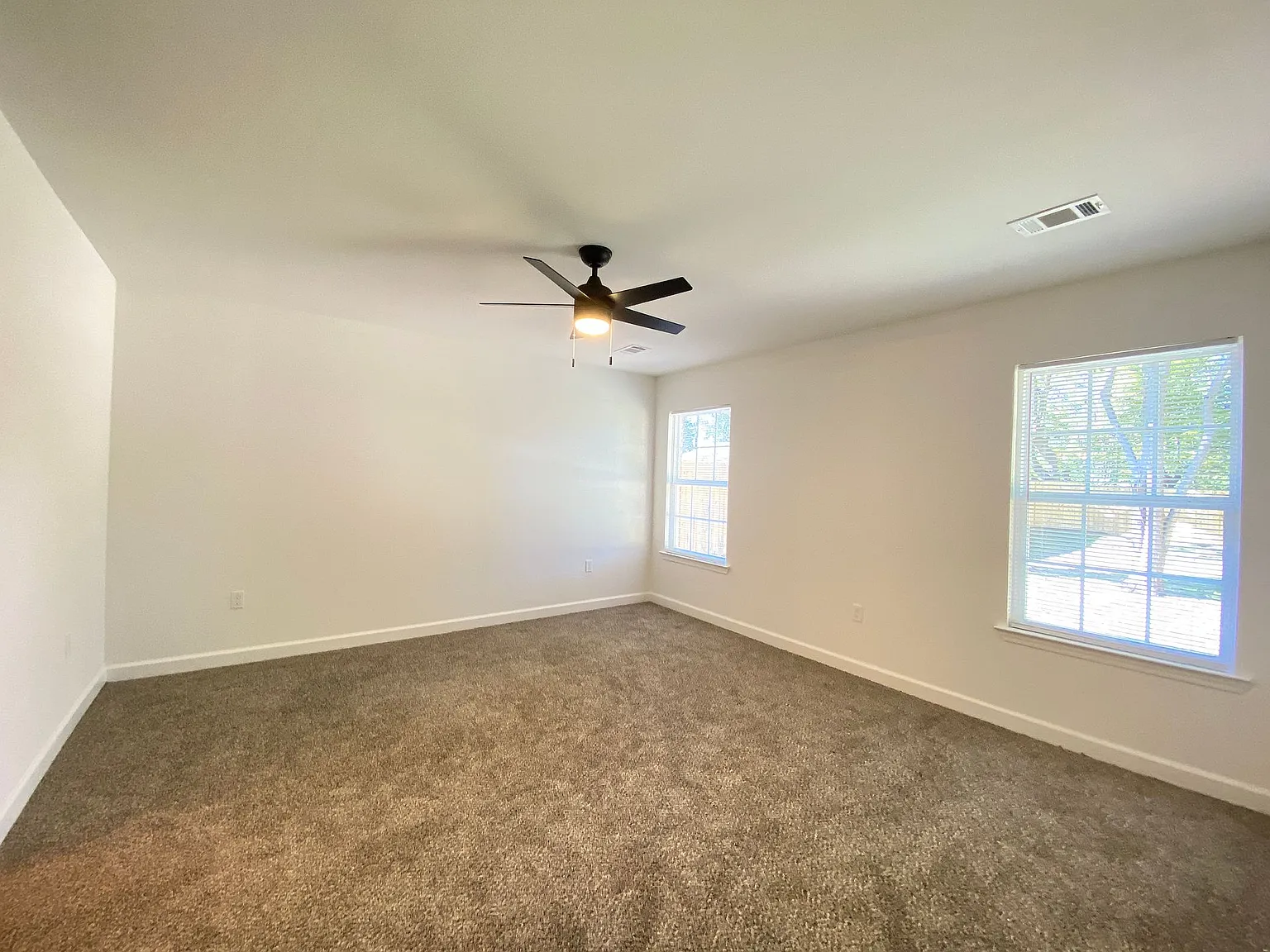 1818 S Summit St — Photo 4