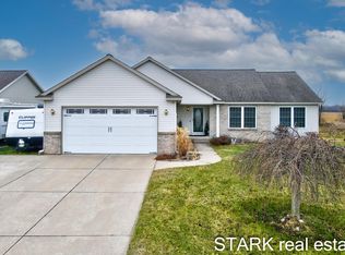 910 Red Tail Dr, Coopersville, MI 49404