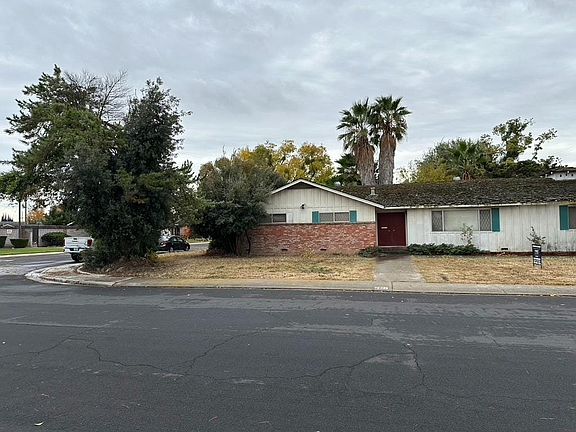 2nd image of 1808 Fairington Ln