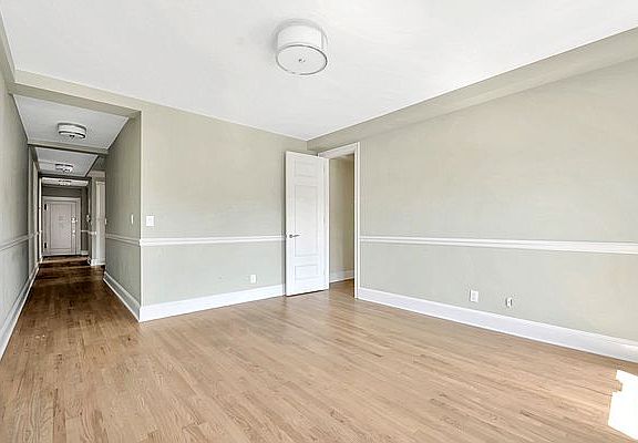 4th image of 157 E 81st St APT 9A