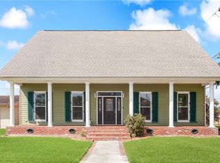421 Bear Dr, Arabi, LA 70032