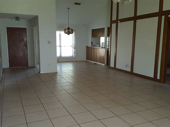 3rd image of 4035 Woodhollow Ln