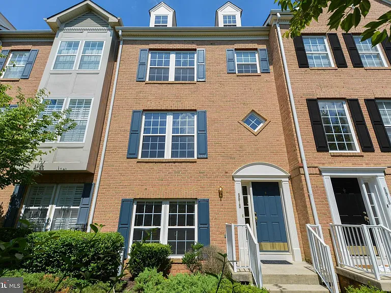 5915 Trumpet Sound Ct — Photo 1