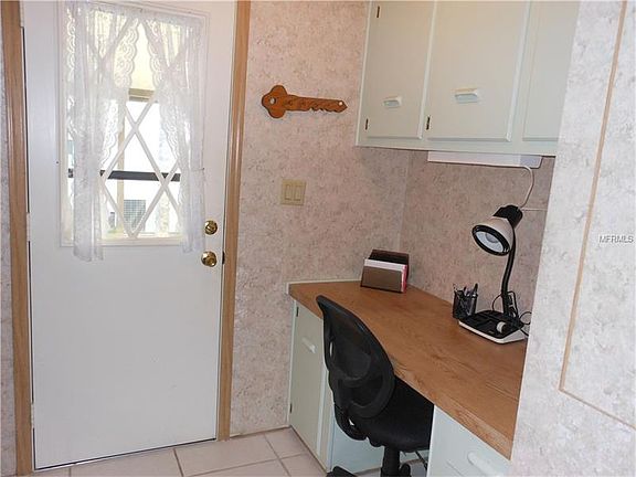 5th image of 748 Watersedge St