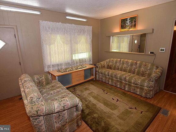 5th image of 728 Laura St