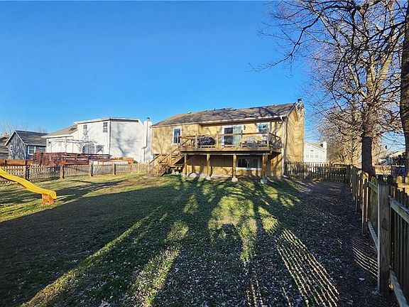 3rd image of 802 S Huntington Dr