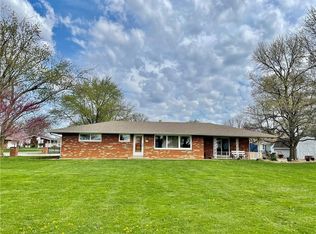 405 E Cumberland Rd, Brownstown, IL 62418