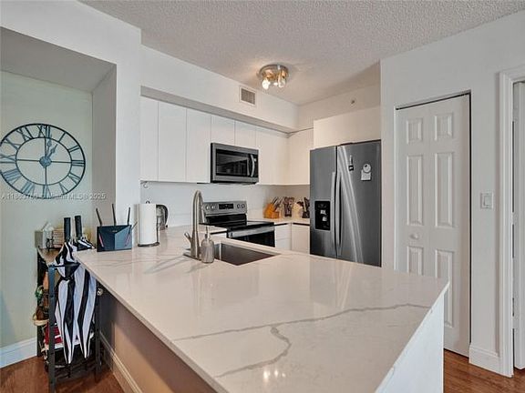 3rd image of 1155 Brickell Bay Dr APT 3203