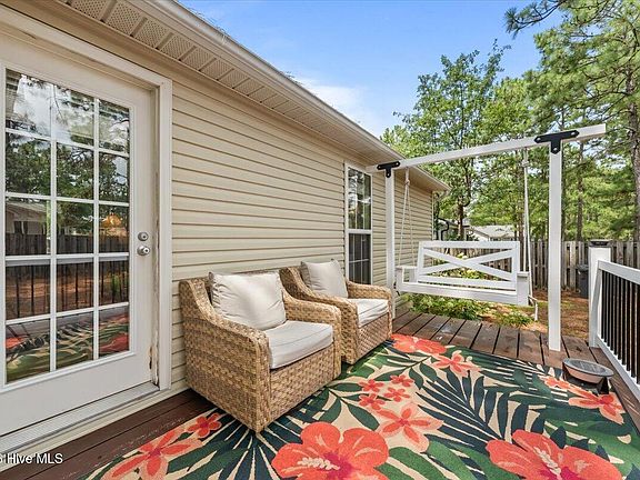 5th image of 1395 Longleaf Drive E