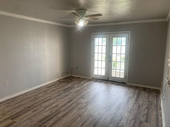 3rd image of 806 NW Ferris Ave #1