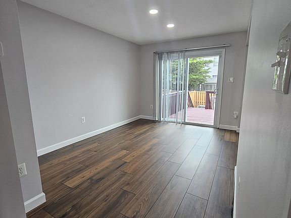 4th image of 10624 Riva Pl