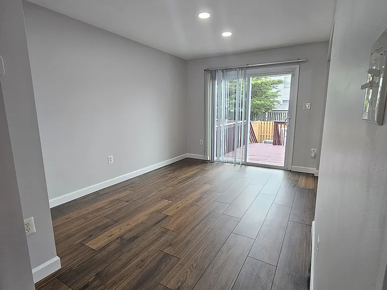 10624 Riva Pl — Photo 4