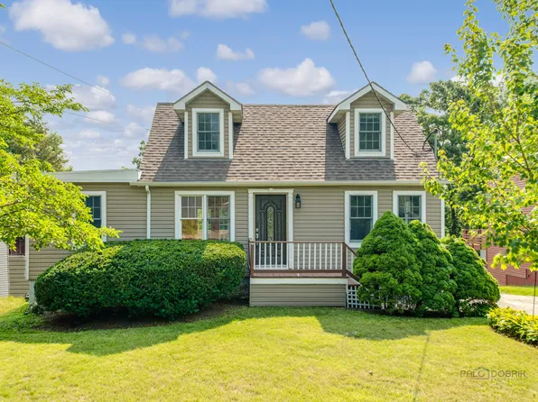 33121 N Eastview Ave, Grayslake, IL 60030