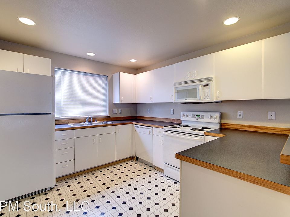 1st image of 6616B Corson Ave S