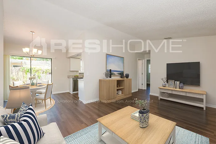 3 bed, 2.0 bath, 1229 sqft, $2,545 — Photo 4