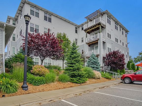 2nd image of 200 S Robert St Unit 61