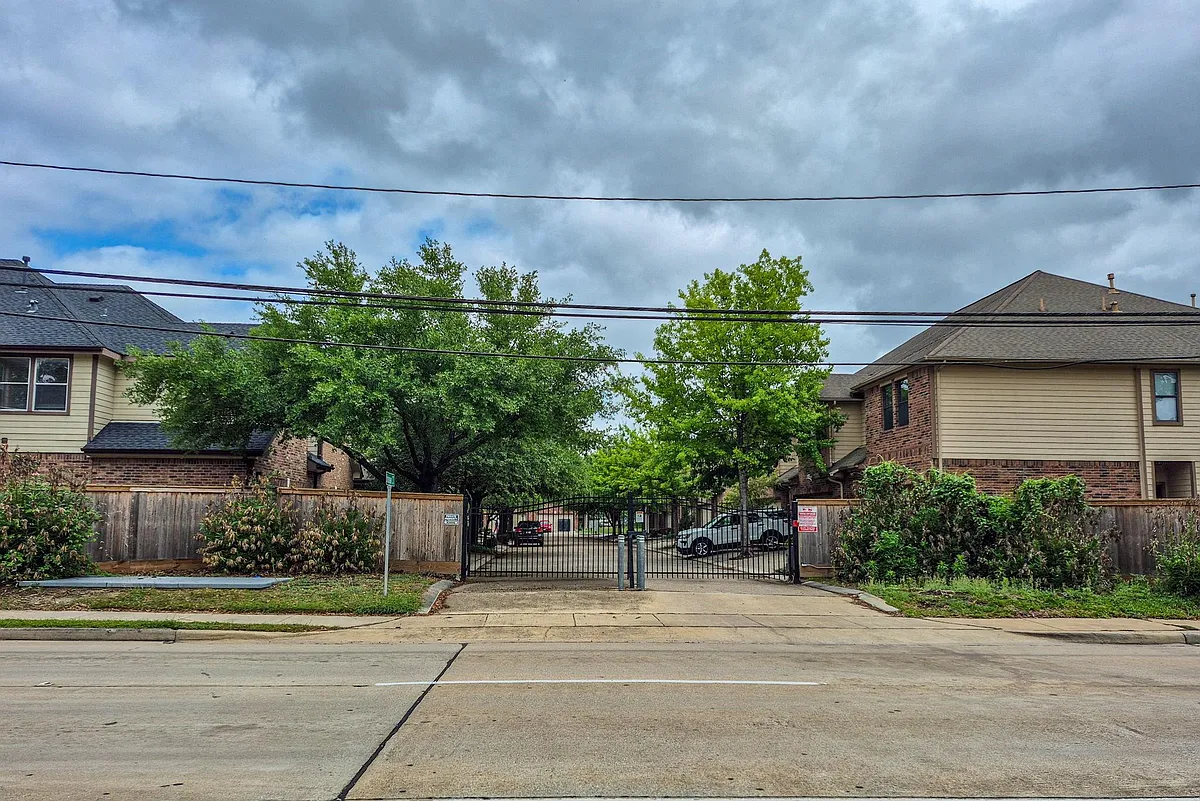 Building Photo - 5227 Brinkman Ct