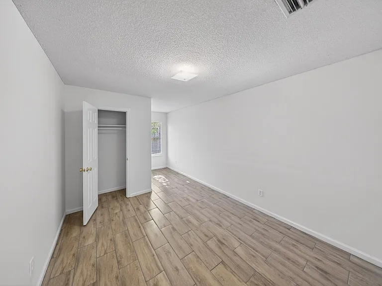 413 Georgetown Cir — Photo 15