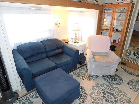 4th image of 34631 Nancy St