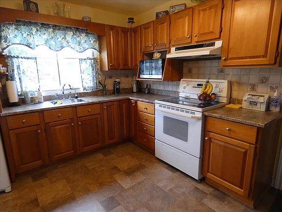 5th image of 29 Mandaville Dr
