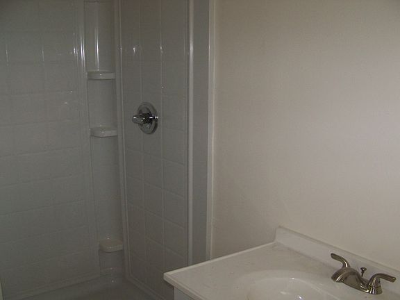 2nd image of 1331 Long St