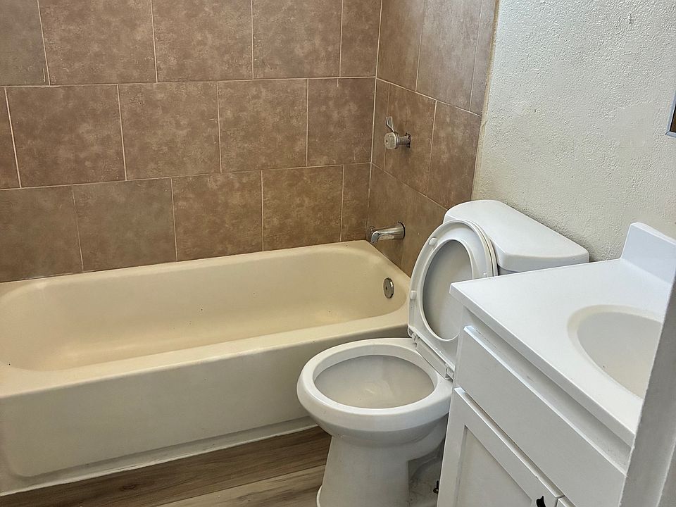 2nd image of 21929 Markham St APT 4