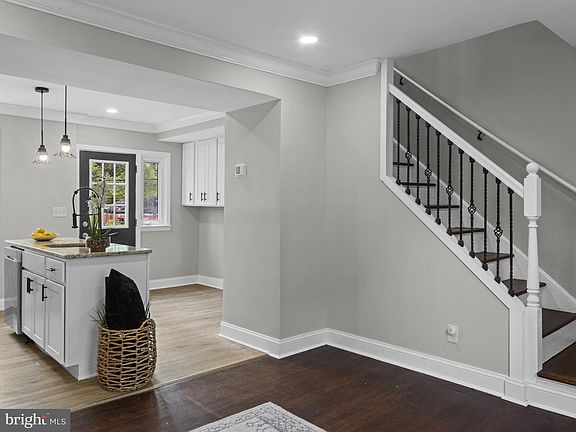 5th image of 5623 Eads St NE