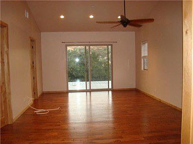 4th image of 556 Hatfield Ln