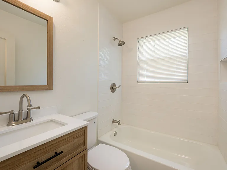 511 E Grumman Dr — Photo 14