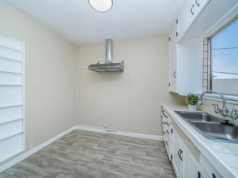 2576 Violet St — Photo 11
