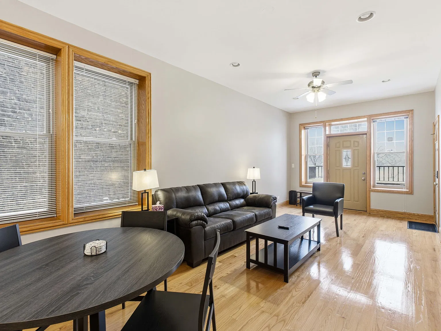1 bed, 900 sqft, $2,200 — Photo 3