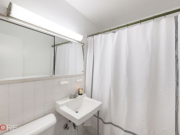 5th image of 224 E 60th St APT 5B