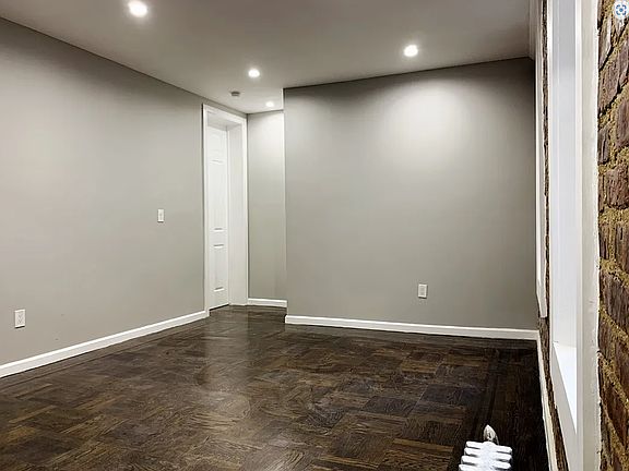 3rd image of 2471 Davidson Ave APT 22