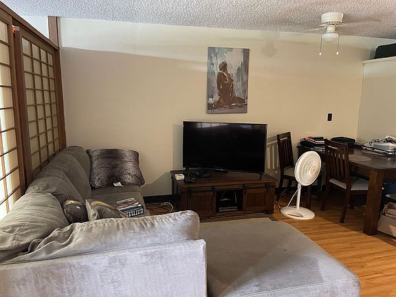 5th image of 48 Maluniu Ave APT 3