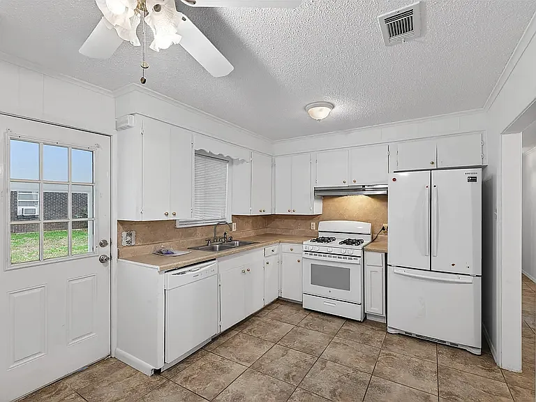 1422 Lampkin St — Photo 5